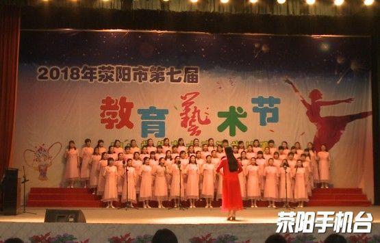 1947年，陕西临潼，一个老农笑容可掬的和木匠，讨价还价